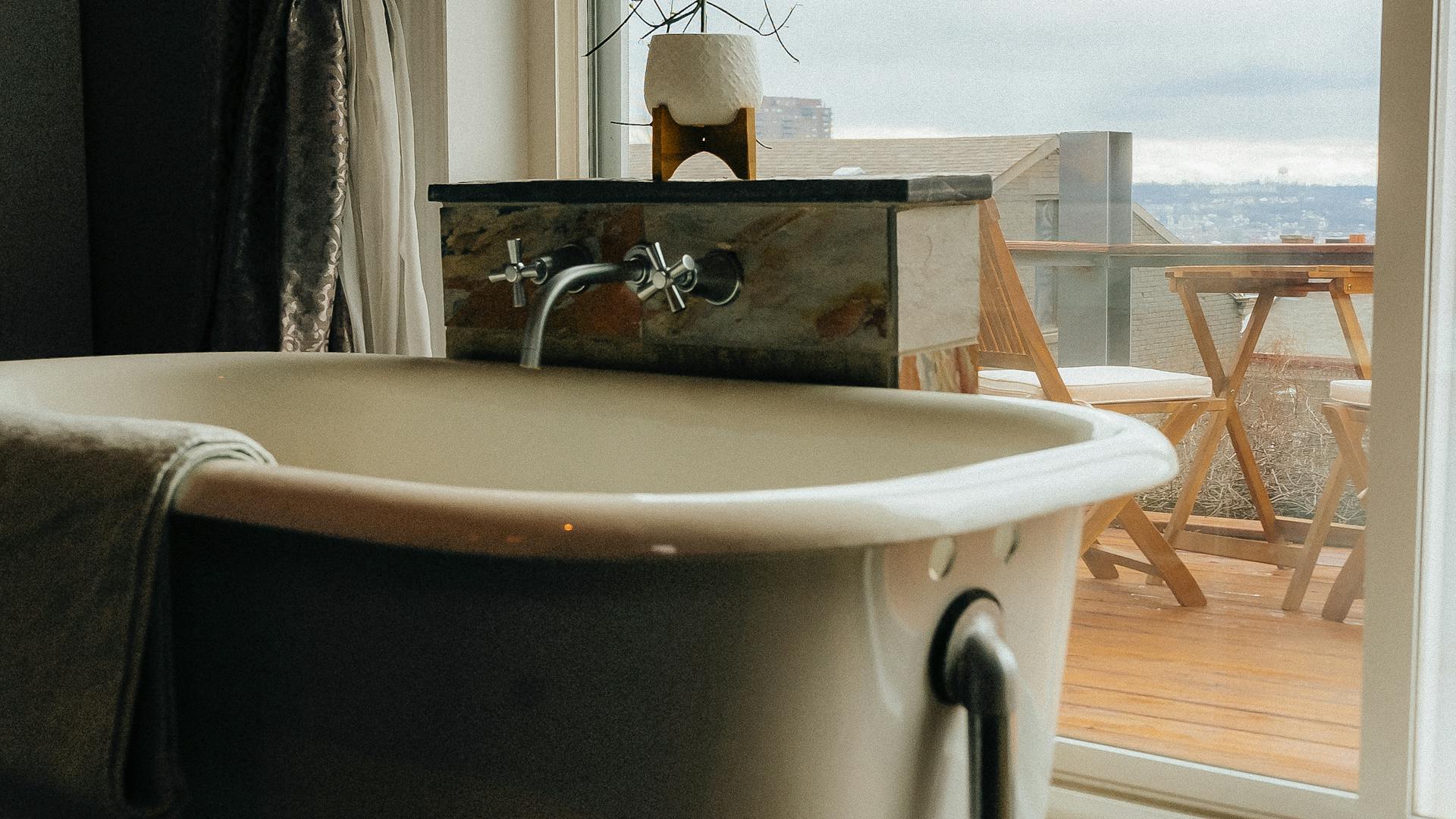 Bath Tub image